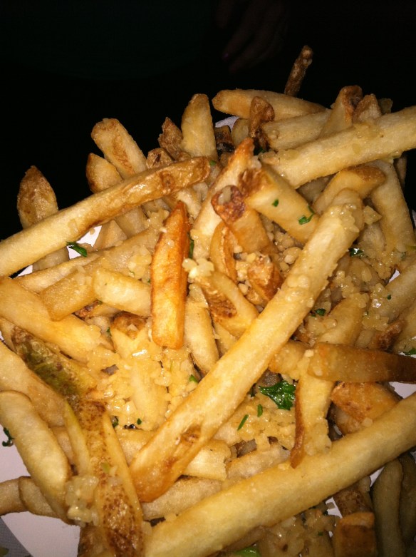 Garlic fries from Ball Park Cafe - www.theculinarycapers.com review of the MN state fair Garlic fries from Ball Park Cafe - www.theculinarycapers.com review of the MN state fair