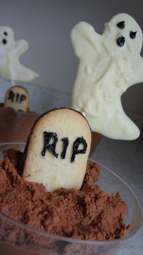 Adult Dirt Dessert! Such a cute Halloween dessert from The Culinary Capers!