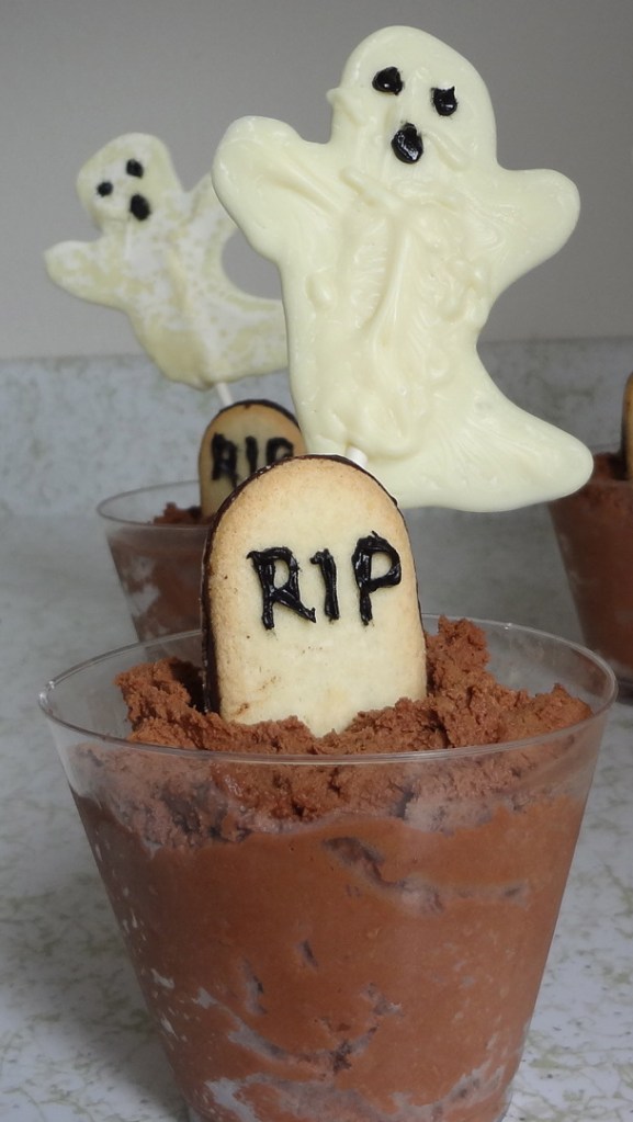 Adult Dirt Dessert! Such a cute Halloween dessert from The Culinary Capers!