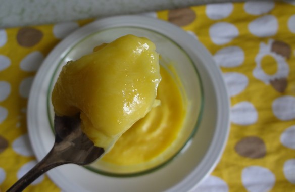 Homemade lemon curd // The Culinary Capers
