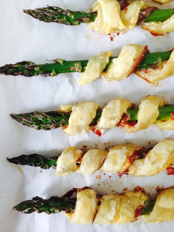 Prosciutto wrapped asparagus - perfect spring appetizer!